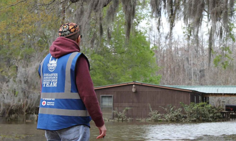 Emergency Team Undeterred by Islamophobia in Louisiana Flood Relief Emergency Team Undeterred by Islamophobia in Louisiana Flood Relief