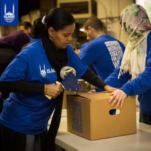 Volunteers Mobilize to Pack 7,000 Food Boxes in the US for Ramadan